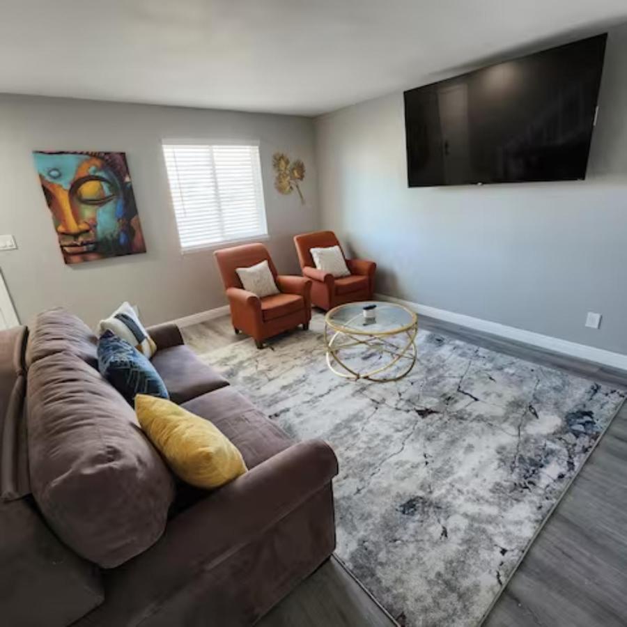 New! Convenient Location! Sleeps 8 * DEN