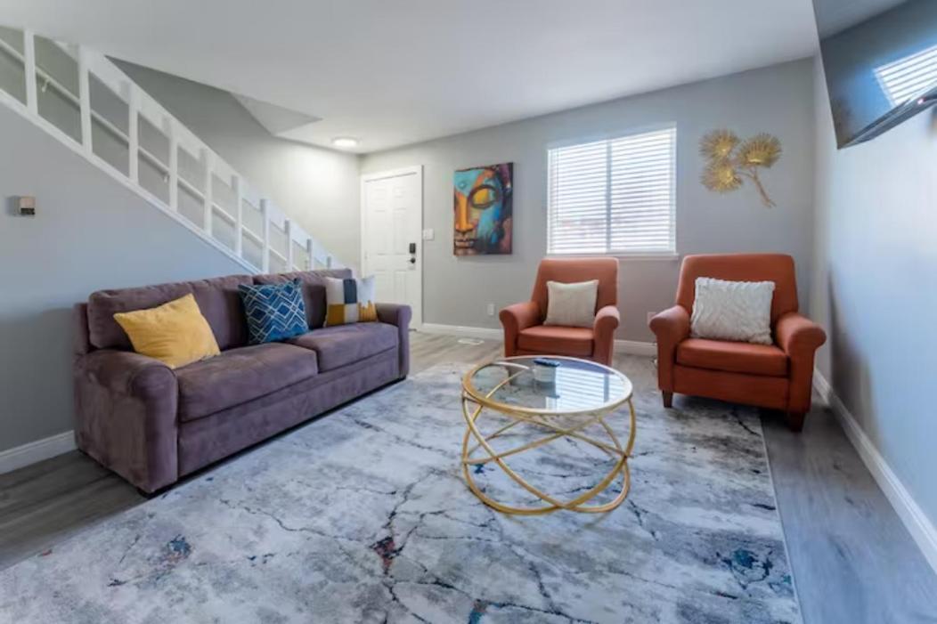 New! Convenient Location! Sleeps 8 DEN