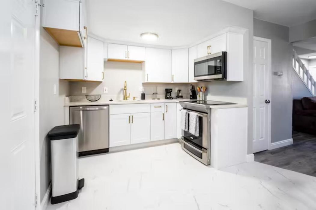 New! Convenient Location! Sleeps 8 * DEN