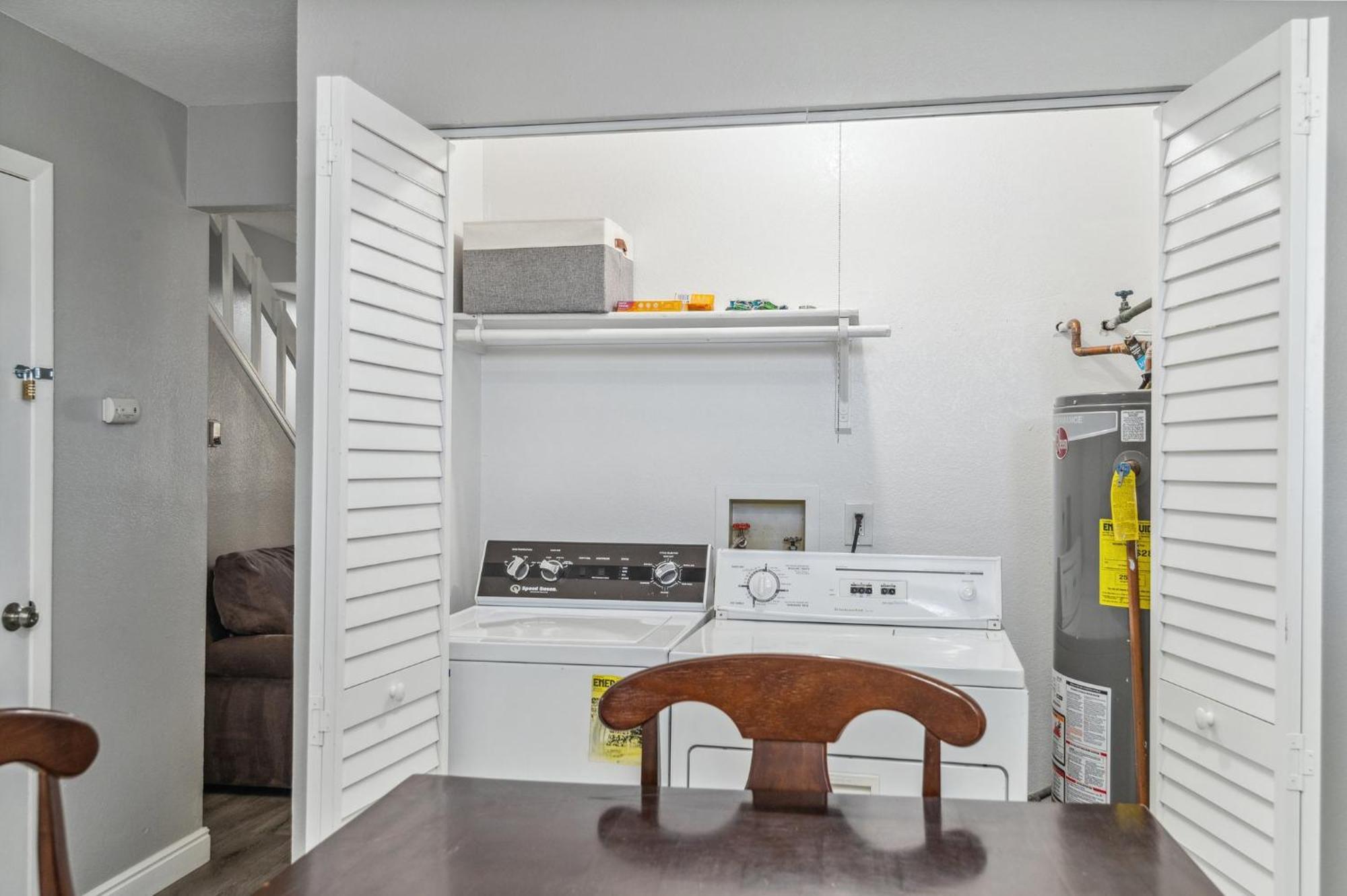 New! Convenient Location! Sleeps 8 DEN
